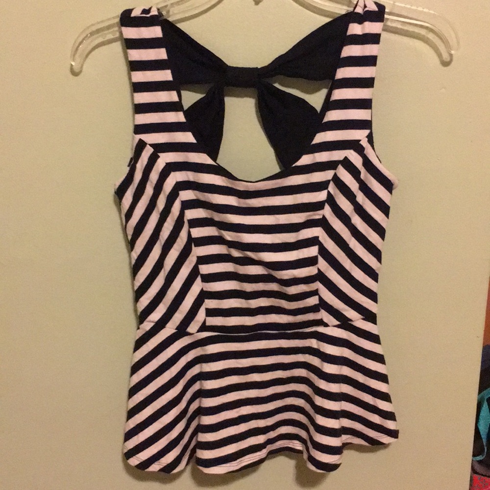 Adorable black and white striped top